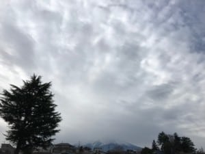 当館脇より ある日の富士山と雲